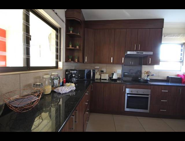 3 BEDROOM HOUSE FOR SALE IN THATCHFIELD